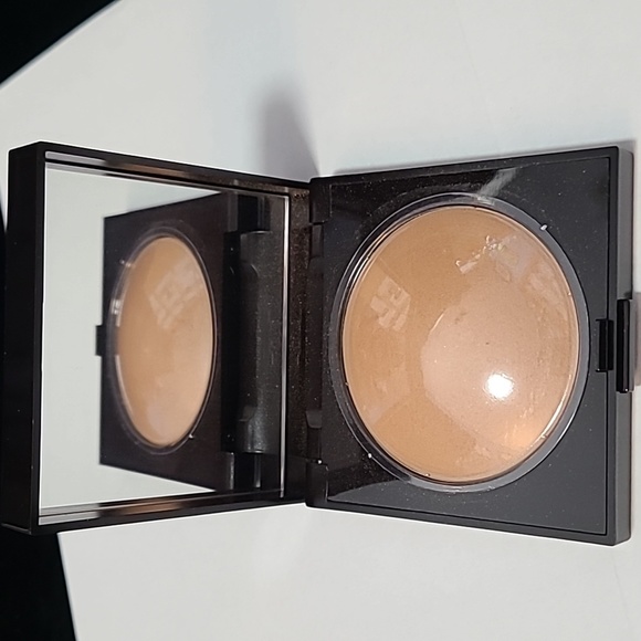 Laura Mercier Matte Radiance Baked Powder, Bronze-02, NIB - Picture 5 of 5
